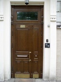 Монтаж металлических дверей