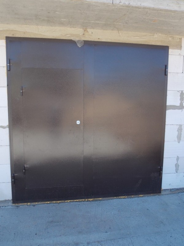 Дешевые ворота в гараж с калиткой в Клину