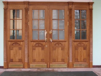 Дверь для входной группы с массивом