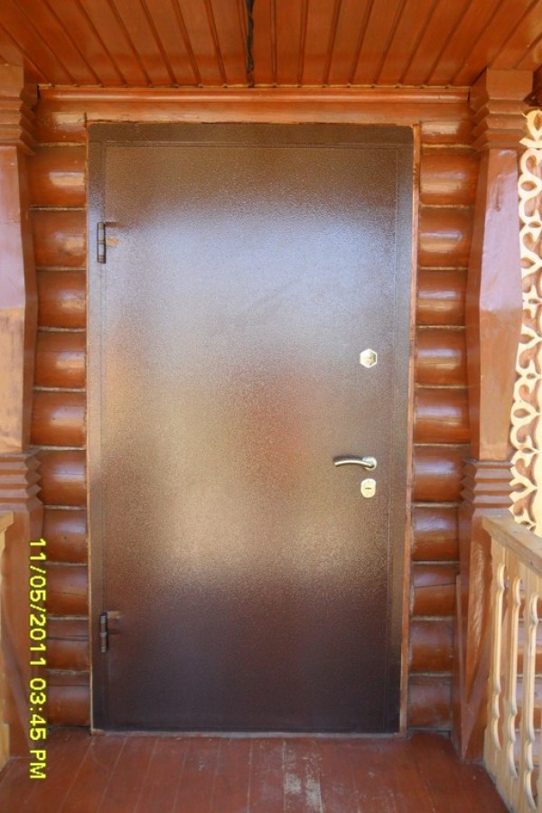 Дверь в баню д. Жестоки