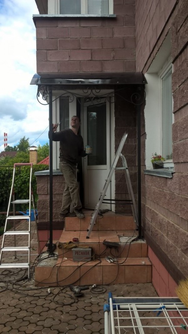 Козырьки кованые для частных домов 