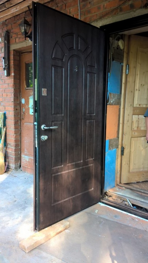 Установка стальной двери в Ивантеевке