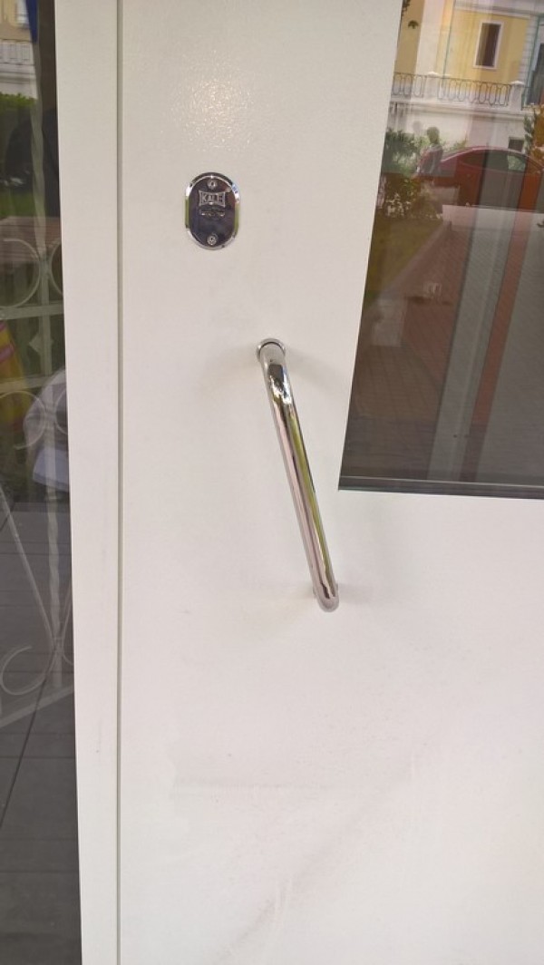 Стальные хромированные ручки