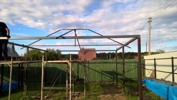 Монтаж металлического навеса автомобильного