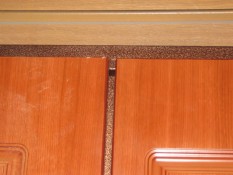 Деревянные панели на двуполой двери