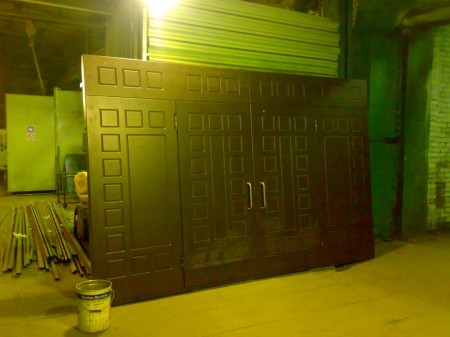 Большие нестандартные входные двери 