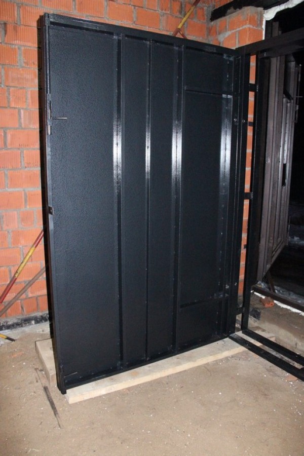 Гаражные распашные ворота Мытищи