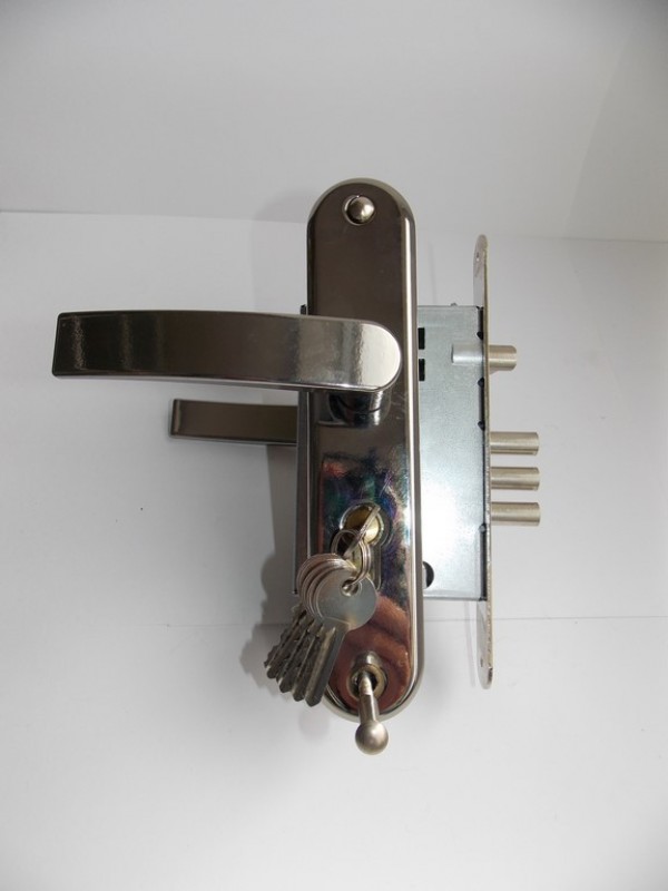 Внутренние замки стальных дверей реставрация замена
