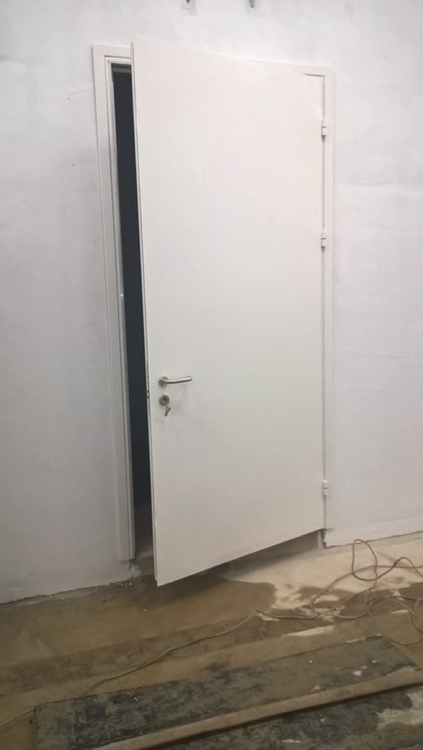 Установить стальную дверь с терморазрывом 