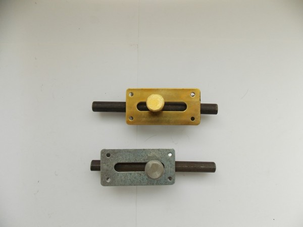 Простые засовы для стальных дверей фото