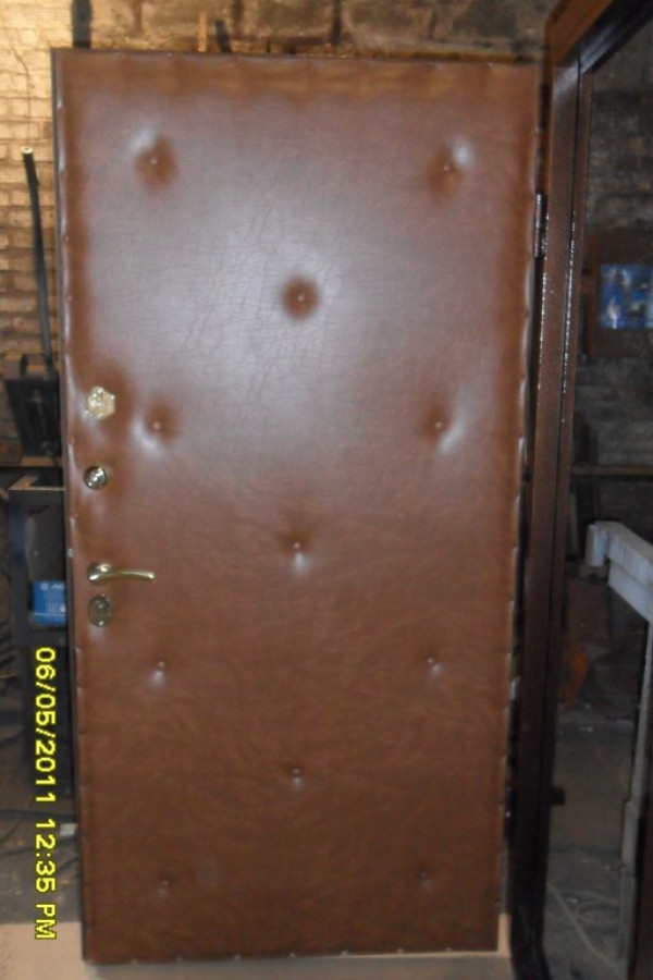 Шумонепроницаемая дверь на производстве 