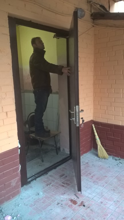 Заказать дверь в тамбур с установкой в Истре Дешевые двери для тамбура Истра