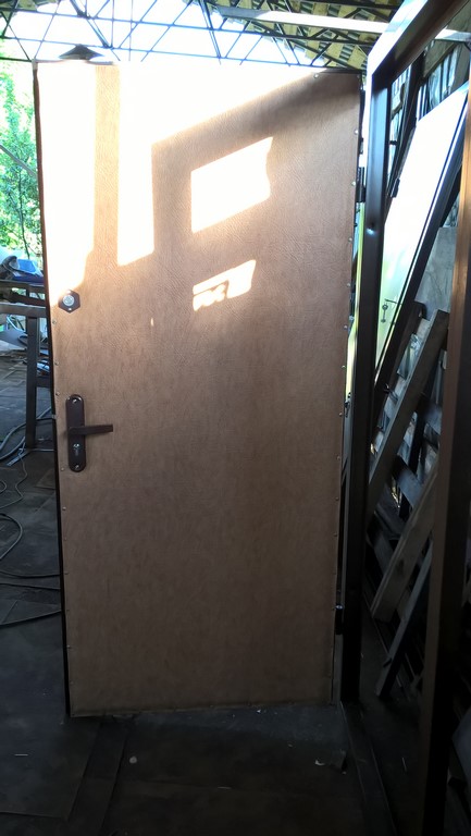 Производство стальных дверей и продажа      