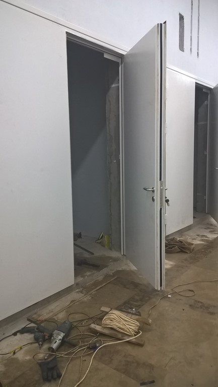 Металлические двери в подсобку