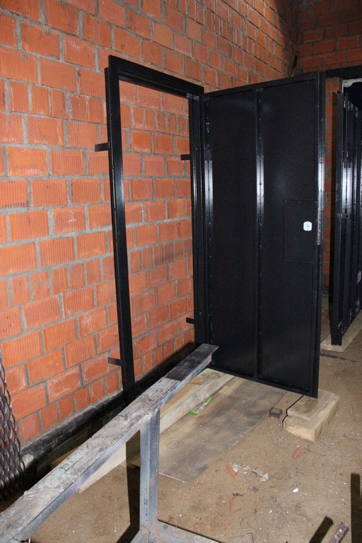 Как сэкономить на тамбурной двери