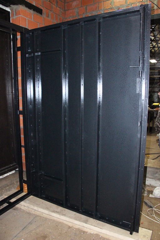 Распашные гаражные ворота с установкой цена