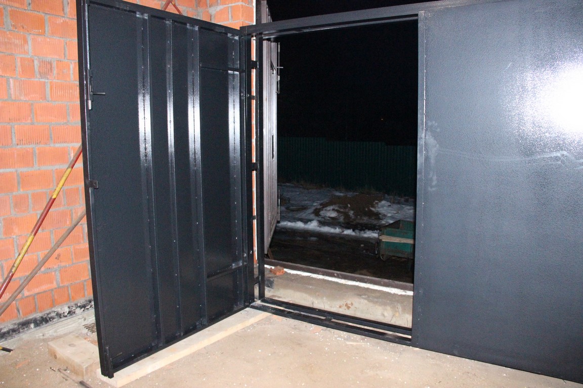 Гаражные распашные ворота Внуково фото Дешевые гаражные ворота Внуково