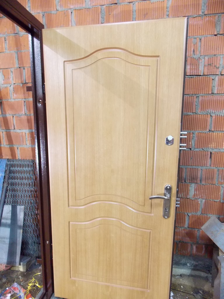 Двери из железа с накладкой МДФ