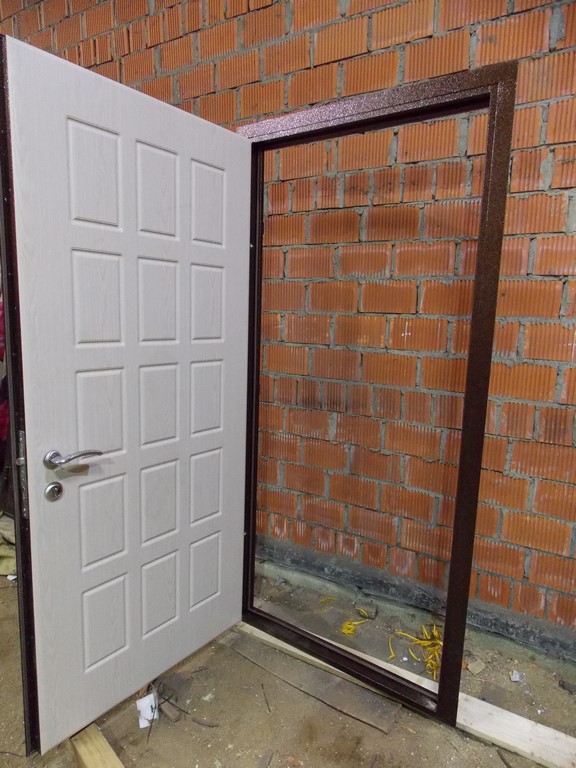 Завод изготовитель металлических дверей с отделкой МДФ апрелевка Двери от производителя в Апрелевке