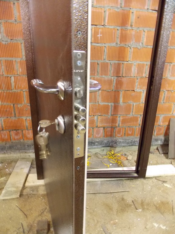 Купить металлическую входную дверь в Правдинском