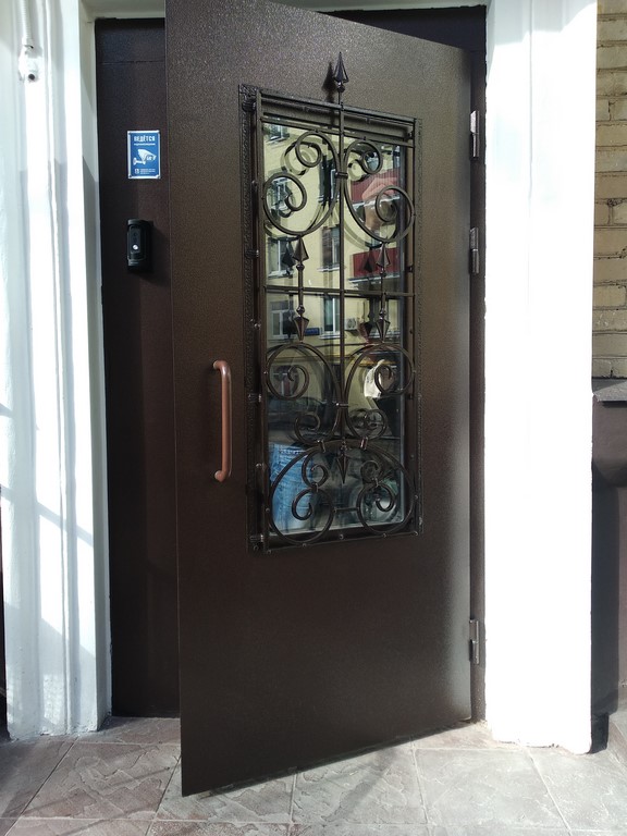 Установить входную дверь в подъезд с ковкой и стеком Дери входные подъездные Пушкино
