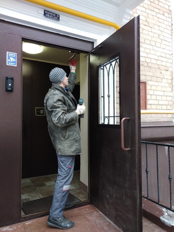 Сколько стоит металлическая дверь в Новогорске