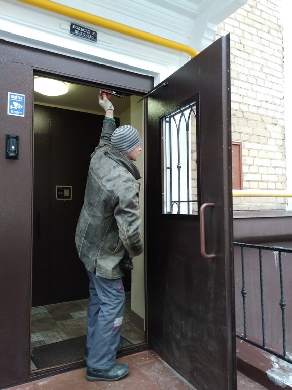 Установить входную дверь с порошком в подьезд в Октябрьском