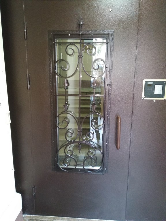 Купить металлическую поршковую дверь в подьезд в Королеве