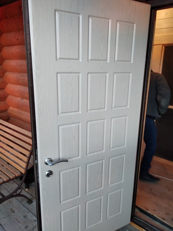 Ремонт стальных дверей с отделкой деревом или МДФ Новогорск Железные двери с деревянными плитами Новогорск