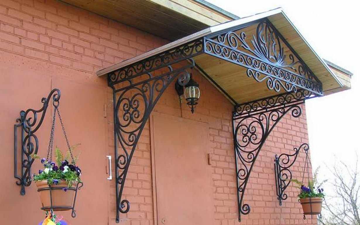 Козырек двухскатный с установкой в Дмитрове