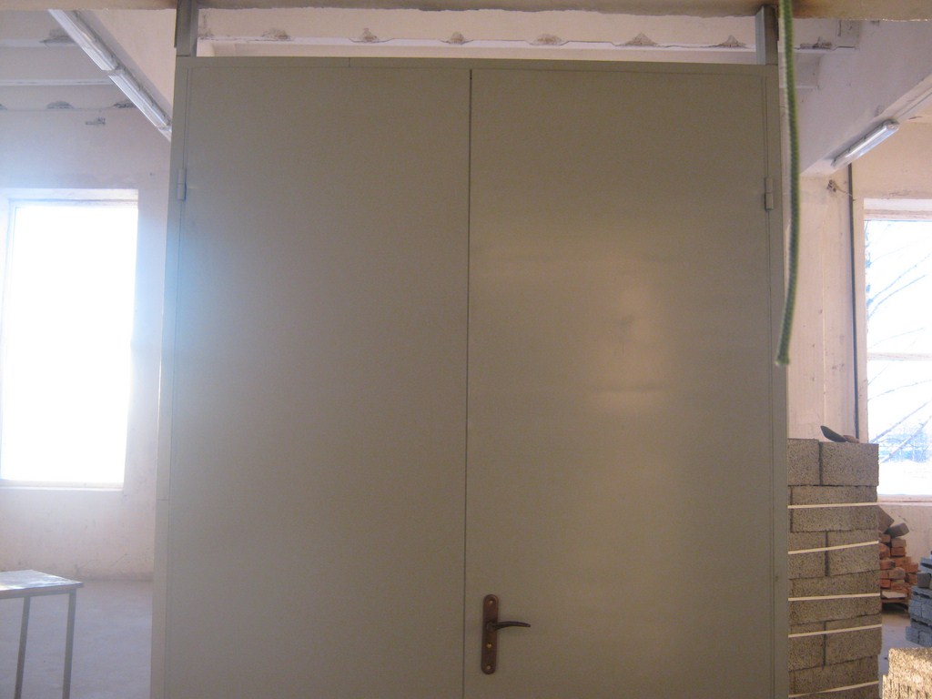 Временная стальная дверь Установка дверей без готового проема